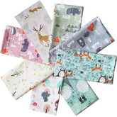 CraftsFabrics Fanni Lot de 8 carrés de tissu en coton prédécoupés Motif dessin animé 40 x 50 cm